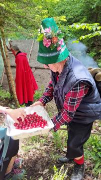 Pohod v Pekel in po Vorančevi poti ob deseti obletnici Festivala solzic (8)